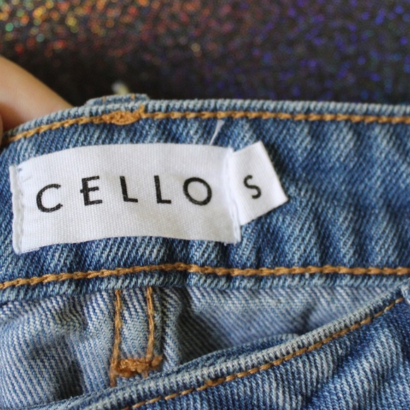 ✨ Cello Distressed Denim Shorts - Picture 3 of 3